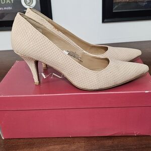Beige Textured Heels Size 8